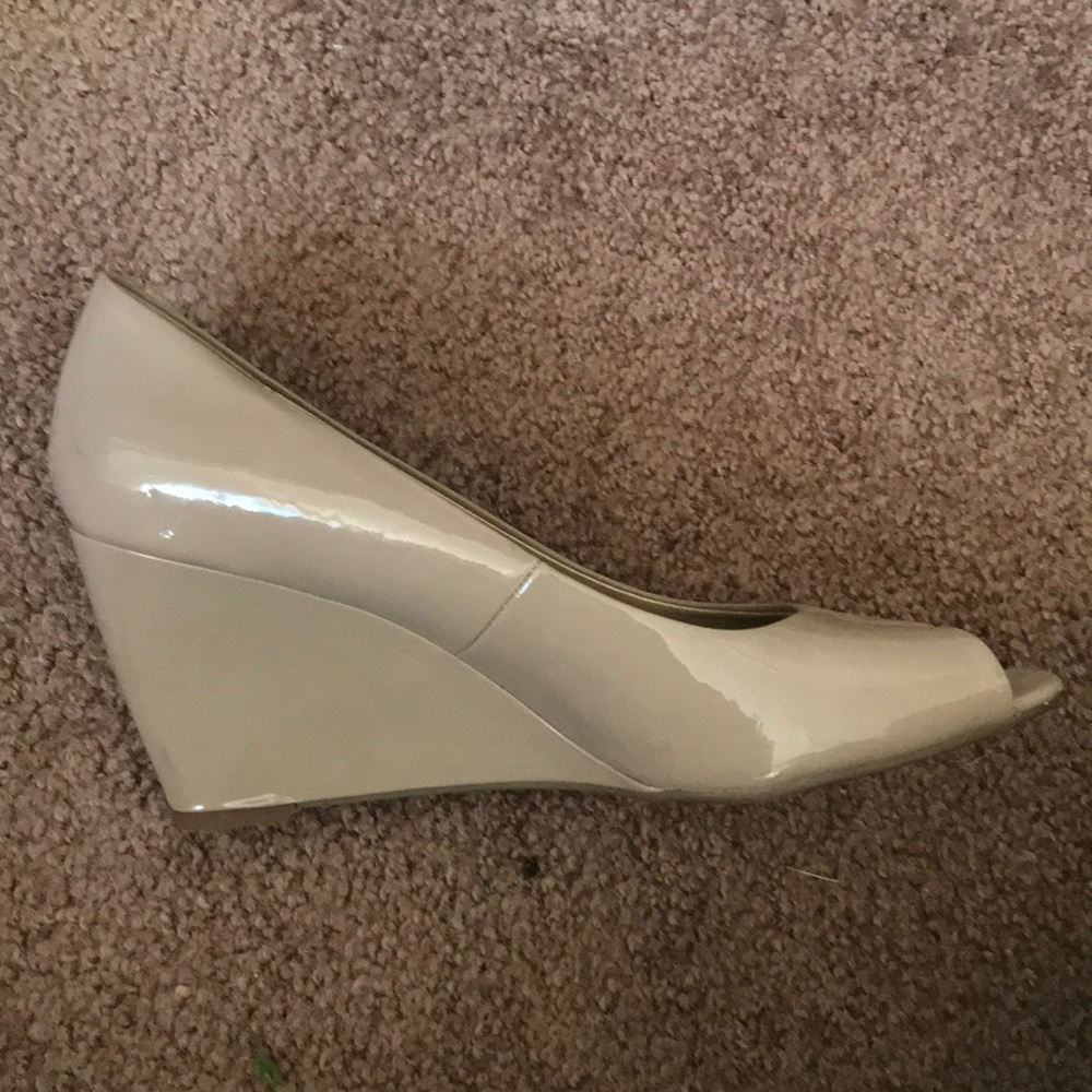 8.5 size cream patent wedge heels